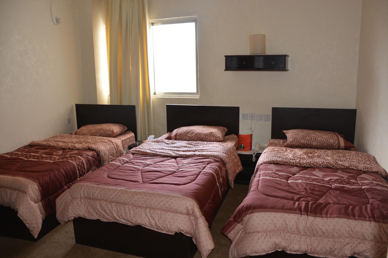 Teeba Palace Hotel Suites Амман Экстерьер фото