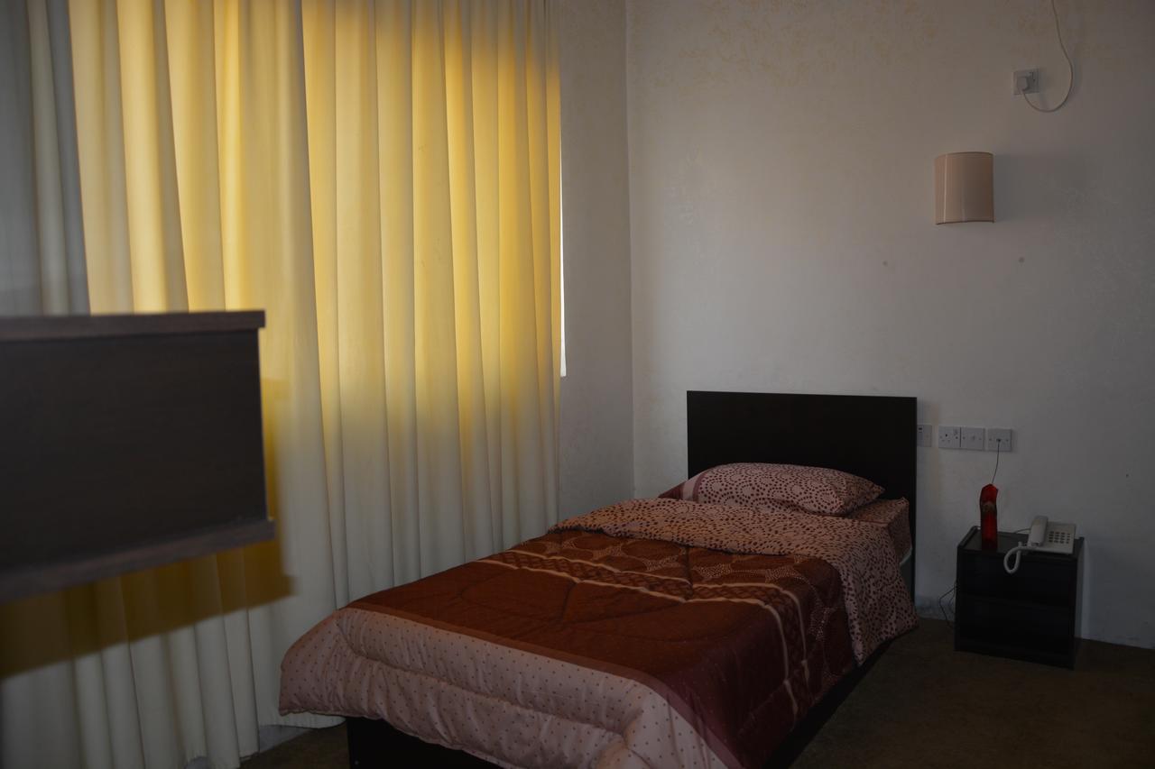 Teeba Palace Hotel Suites Амман Экстерьер фото